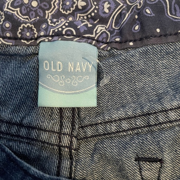 Shorts - Picture 3 of 4